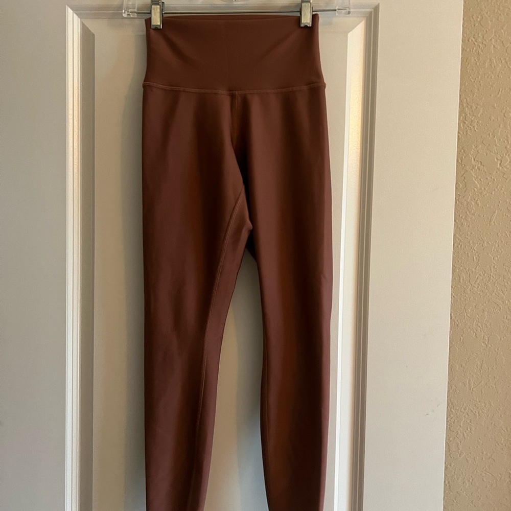 Alo Yoga 7/8 airlift leggings. Size XS. Bronze